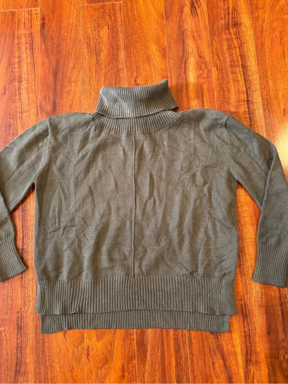 Women's Turtleneck Sweater - Olive Green